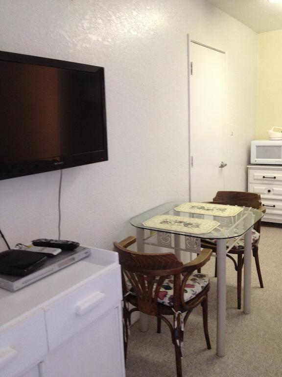 La Villa Motel Okanagan Falls Δωμάτιο φωτογραφία